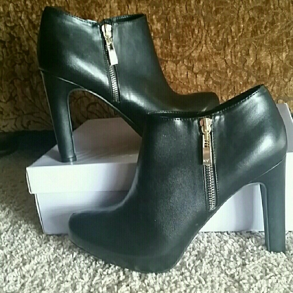 Marc Fisher black ankle bootie